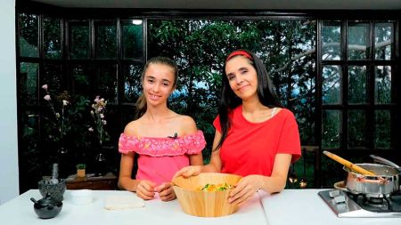 a5e3af00ae31468fbfcc1ffd3ecf06be Práctica receta de espinacas y fresas - HitLive