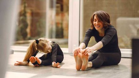 f25e54947a652262fdd0ad31743a096e Ejercicios para Despertar el Cuerpo Empujando con Manu Yoga de Vida - HitLive