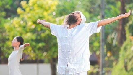 f3b3fb76068fe69f04437e3b52b1343c Ejercicios para despertar el Cuerpo Rotando con Manu Yoga de Vida - HitLive